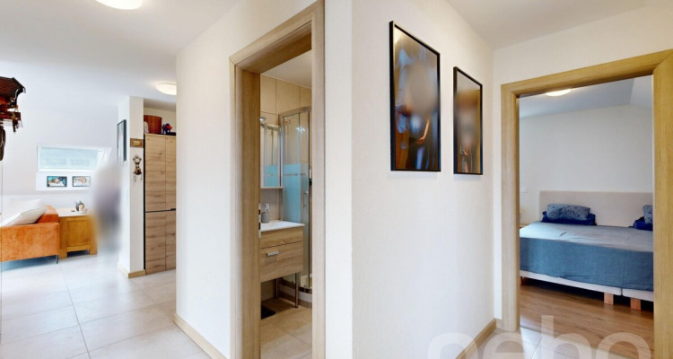 Attique contemporain traversant avec grand balcon et vue dégagée image 10