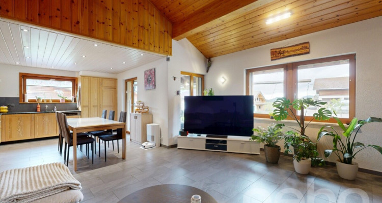 Maison 6.5 p. impeccable avec mezzanine et grand jardin image 1