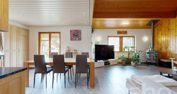 Maison 6.5 p. impeccable avec mezzanine et grand jardin image 3