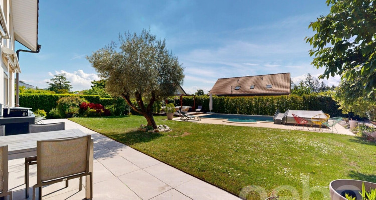Élégance contemporaine & piscine dans un cadre privilégié image 3