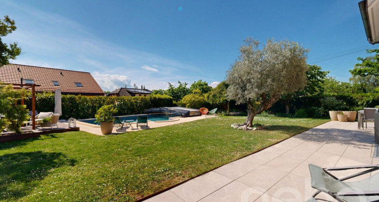 Élégance contemporaine & piscine dans un cadre privilégié image 4