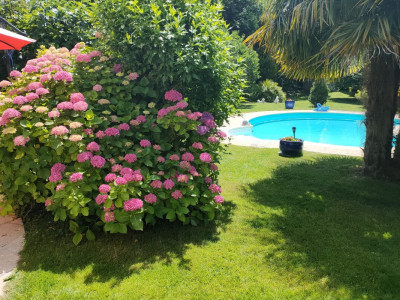 Maison familiale avec piscine et grand jardin plein sud image 1