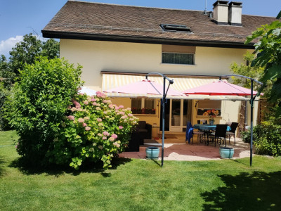 Maison familiale avec piscine et grand jardin plein sud image 3