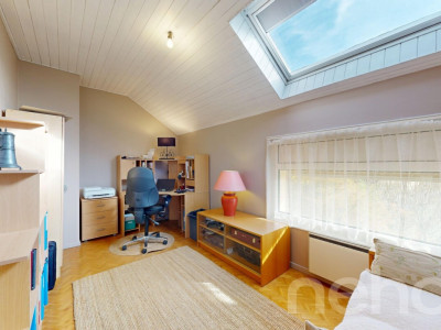 Maison familiale avec piscine et grand jardin plein sud image 12