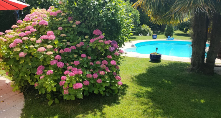 Maison familiale avec piscine et grand jardin plein sud image 1