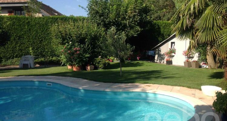 Maison familiale avec piscine et grand jardin plein sud image 4