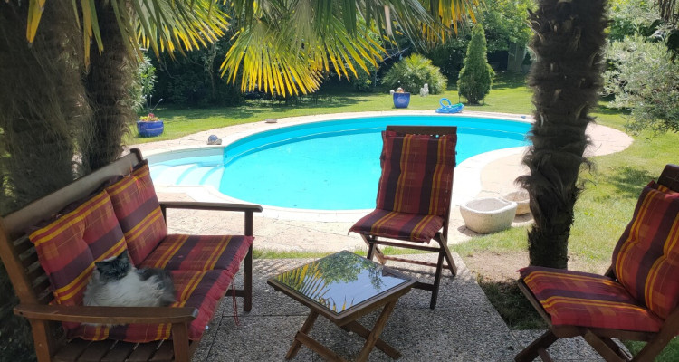 Maison familiale avec piscine et grand jardin plein sud image 5