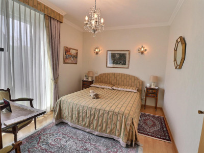 BIEN EXCEPTIONNEL!! Grand appartement en viager occupé sans rente. Vue Lac et Port privé. image 11