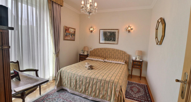 BIEN EXCEPTIONNEL!! Grand appartement en viager occupé sans rente. Vue Lac et Port privé. image 11