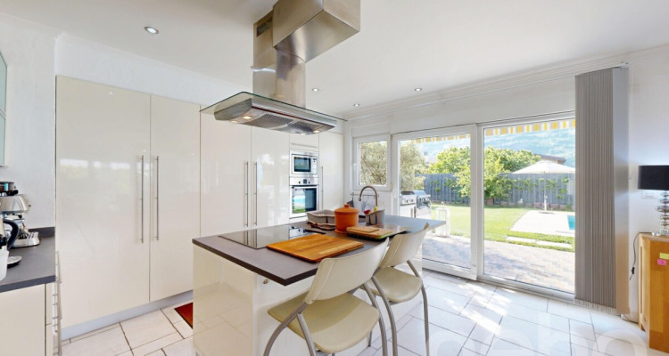 Superbe Villa 6.5 de 190m² avec piscine récente & jardin image 3