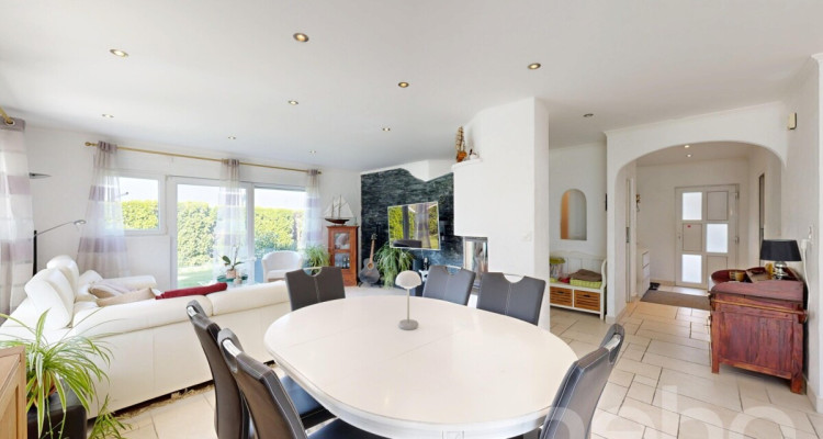 Superbe Villa 6.5 de 190m² avec piscine récente & jardin image 4