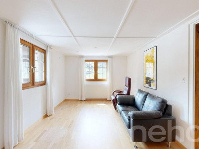 Grosszügige 5.5 Zimmer Wohnung mit Bündner Charme in Uors image 2