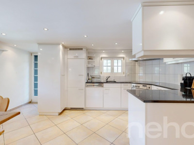 Grosszügige 5.5 Zimmer Wohnung mit Bündner Charme in Uors image 3