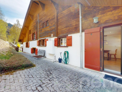Grosszügige 5.5 Zimmer Wohnung mit Bündner Charme in Uors image 12