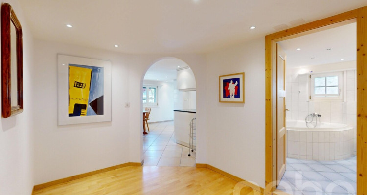 Grosszügige 5.5 Zimmer Wohnung mit Bündner Charme in Uors image 5