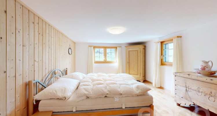 Grosszügige 5.5 Zimmer Wohnung mit Bündner Charme in Uors image 7