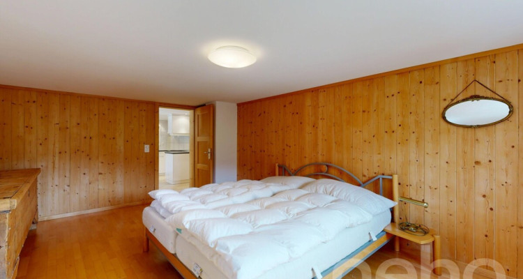 Grosszügige 5.5 Zimmer Wohnung mit Bündner Charme in Uors image 8