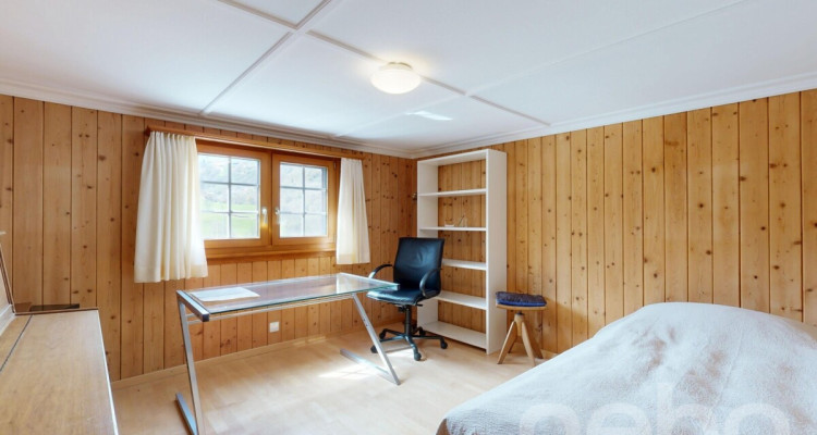 Grosszügige 5.5 Zimmer Wohnung mit Bündner Charme in Uors image 9