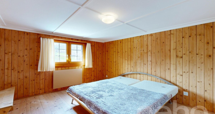 Grosszügige 5.5 Zimmer Wohnung mit Bündner Charme in Uors image 10