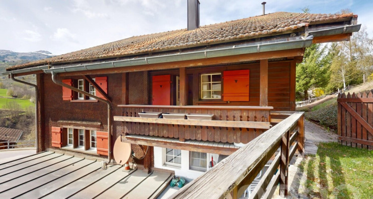Grosszügige 5.5 Zimmer Wohnung mit Bündner Charme in Uors image 11