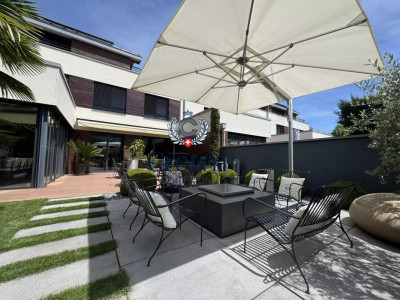The comfort of a house, the elegance of a triplex image 1