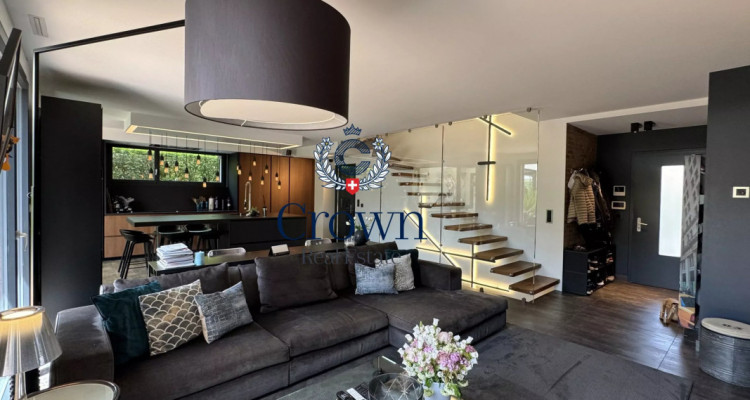 The comfort of a house, the elegance of a triplex image 9
