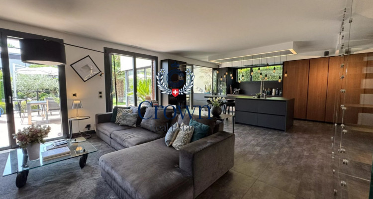 The comfort of a house, the elegance of a triplex image 10