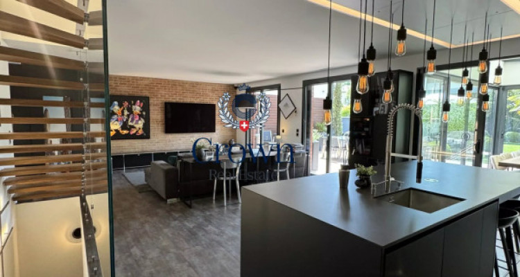 The comfort of a house, the elegance of a triplex image 12