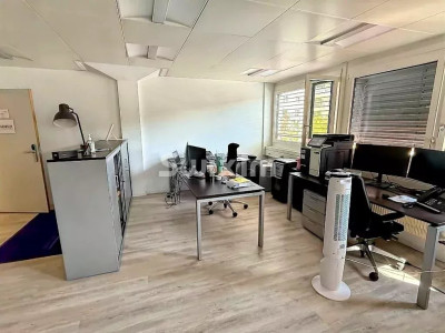 Bright 42 m² Office with Lift and Wharf Access in Lausanne image 3