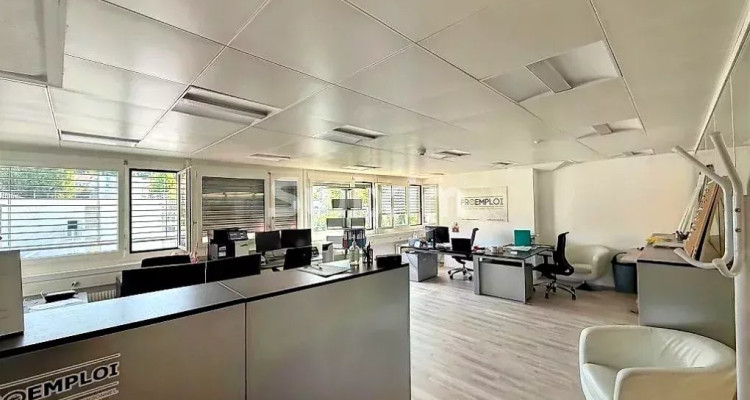 Bright 42 m² Office with Lift and Wharf Access in Lausanne image 1