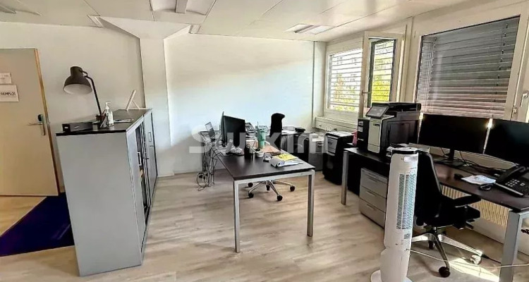 Bright 42 m² Office with Lift and Wharf Access in Lausanne image 3