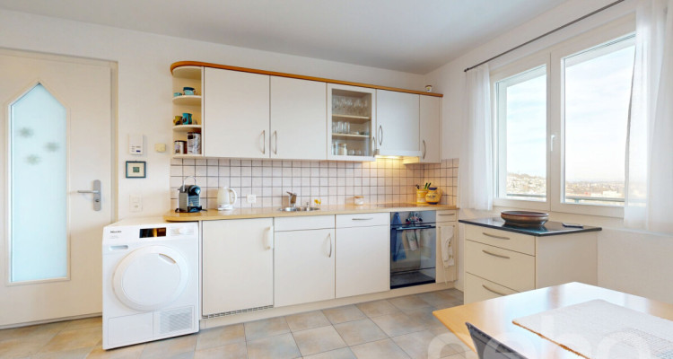 Lichtdurchflutete 1.5-Zimmerwohnung mit Weitsicht in Kriens image 3