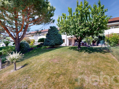 Jardin arboré et terrasse ensoleillée à Bramois image 12