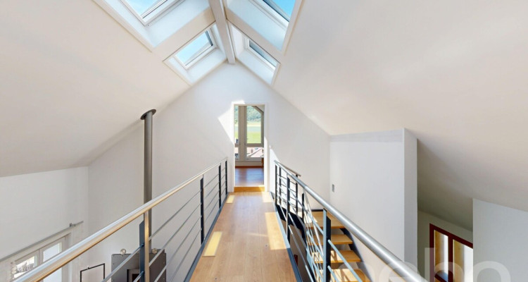 Stilvolles Zuhause mit Galerie, Garten und besonderem Wohnkonzept image 10
