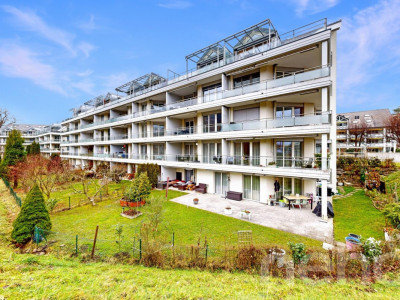 Helle 3.5-Zimmerwohnung mit Balkon und schönem Ausblick image 2
