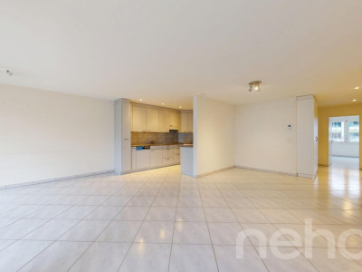 Helle 3.5-Zimmerwohnung mit Balkon und schönem Ausblick image 5