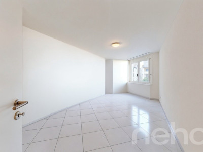 Helle 3.5-Zimmerwohnung mit Balkon und schönem Ausblick image 7