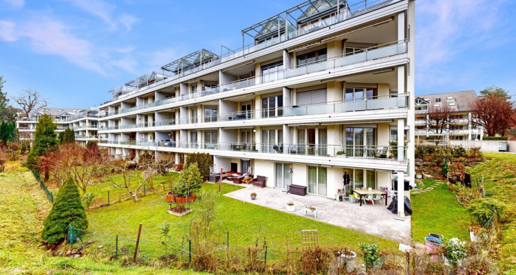 Helle 3.5-Zimmerwohnung mit Balkon und schönem Ausblick image 2