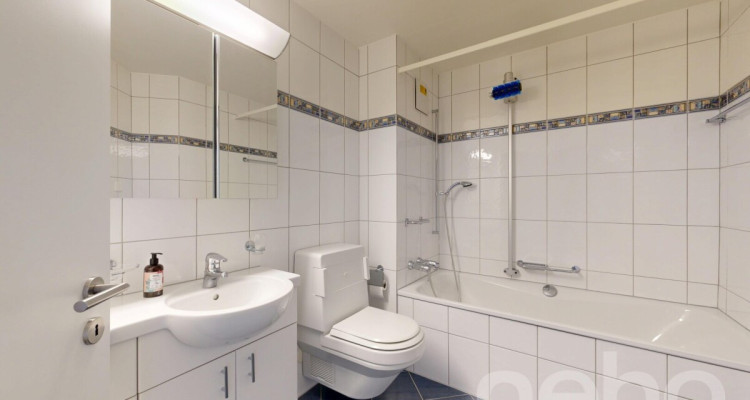 Helle 3.5-Zimmerwohnung mit Balkon und schönem Ausblick image 9