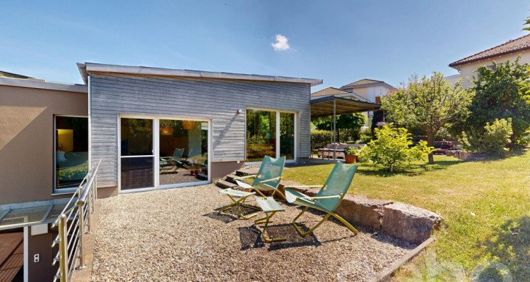 Top gepflegtes 5.5-Zimmer-EHF mit schönem Garten in 8213 Neunkirch image 1