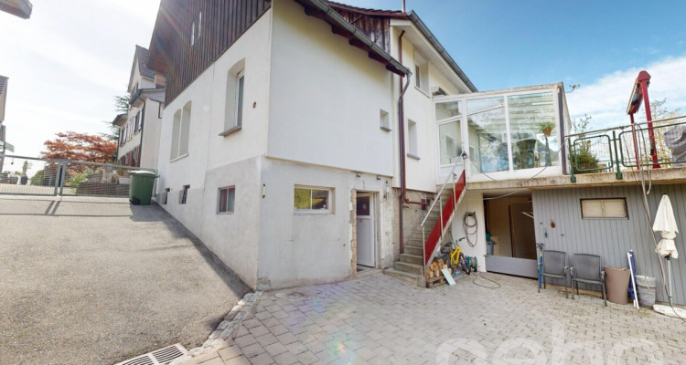 Charmantes 5-Zimmer-Eckreihenhaus an begehrter Lage in Bottighofen image 2