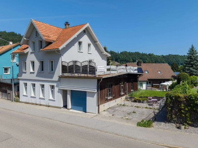 Modernisiertes  Familienhaus - attraktive Lage image 2