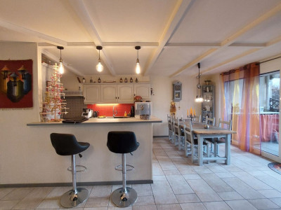 Appartement moderne de 4,5 pièces avec jardin image 2
