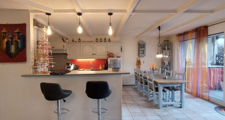Appartement moderne de 4,5 pièces avec jardin image 2