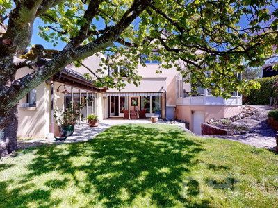 Villa d?architecte avec grand jardin et potentiel unique! image 1