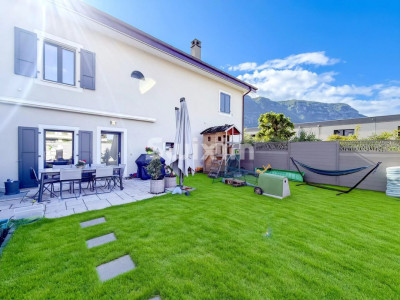 Charming family house with garden image 1