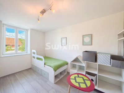 Charming family house with garden image 5