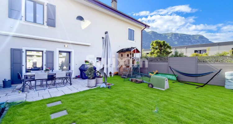 Charming family house with garden image 1