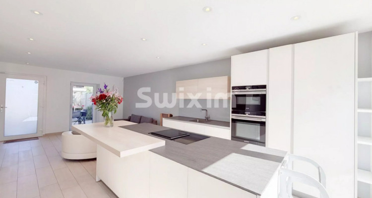 Charming family house with garden image 2