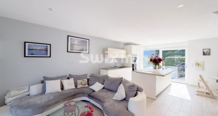 Charming family house with garden image 4